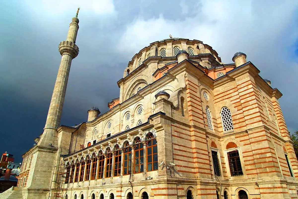 The Most Famous Mosques in Laleli and Its Surroundings